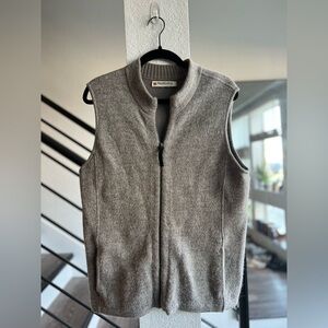 Men’s Red Maple Vest size M grey alpaca
